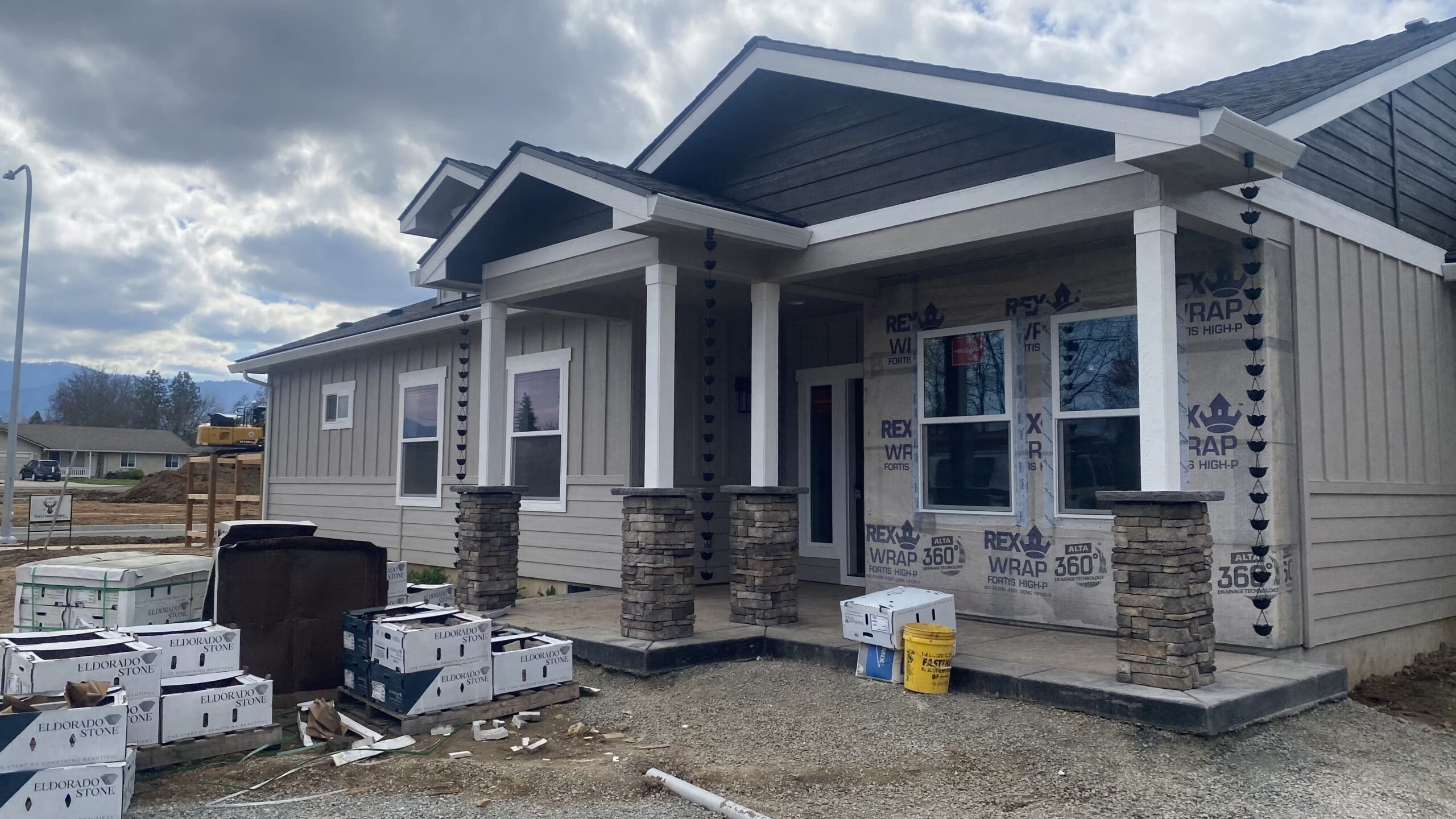HOMEMASTERS Southern Oregon roofing team