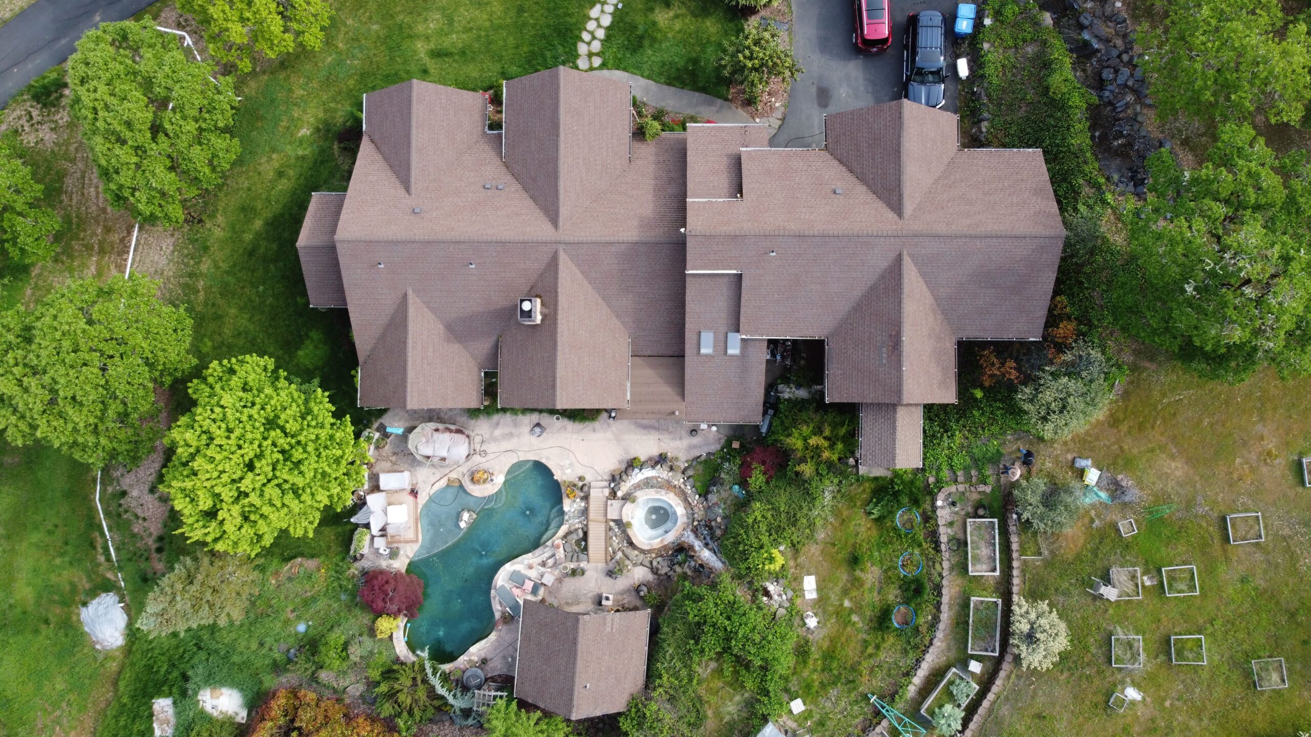 Wildfire-resilient roof replacement on a Southern Oregon home in a forested WUI zone